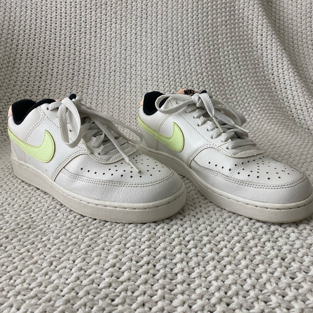 Women’s Nike Court Vision Low. Size 8